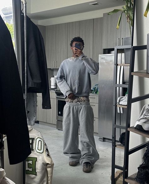 Sweatpants Baggy Outfits, Sweatpants Outfit Man, Baggy Sweatpants Outfit Men, Men Baggy Outfit, Grey Sweatpants Outfit Men, Men Sweatpants Outfit, Sweatpants Outfit Men, Baggy Sweatpants Outfit, Gray Sweatpants Outfit