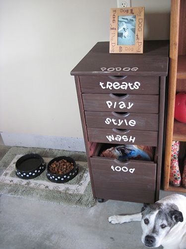 9 Dog DIY Projects To Stay Uber Organized in 2017 - My Dog's Name Dogs Diy Projects, Dog Organization, Dog Pitbull, Dog Room, Dog Rooms, Puppy Stuff, Dog Ideas, Diy Dog, Sandbox