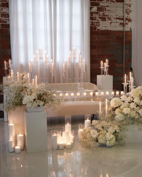 Just a minute for all the beautiful details of Dora and Anthony’s honor table. ✨🤍 Venue: @gentilevenues Photo & Video: @thephotographers.ca DJ: @goldstardjmtl Rentals: @divalocation Flowers: @aura_design Photo Booth: @lefotobooth_ Twinkly Lights: @locationschic Dance floor: @moxomedia Aura Design, Twinkly Lights, Wedding Vibes, 1st Anniversary, Design Photo, Team Bride, Balloon Garland, Dance Floor, 30th Birthday