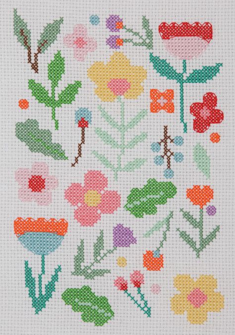 12 Gorgeous Floral Cross Stitch Kits For Summer Simple Floral Cross Stitch Pattern Free, Wildflower Cross Stitch, Easy Flower Cross Stitch Pattern, Cross Stitch Patterns Simple, Cross Stitch Flowers Simple, Simple Flower Cross Stitch, Daisy Cross Stitch, Cross Stitch Patterns Free Disney, Flower Cross Stitch Pattern