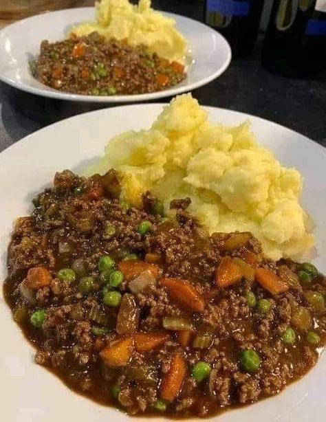 Mince And Tatties Recipe, Mince And Tatties, Chicken Salad Croissant, Savoury Mince, Scottish Dishes, Homemade Mashed Potatoes, Instant Mashed Potatoes, Minced Beef, Mash Recipe