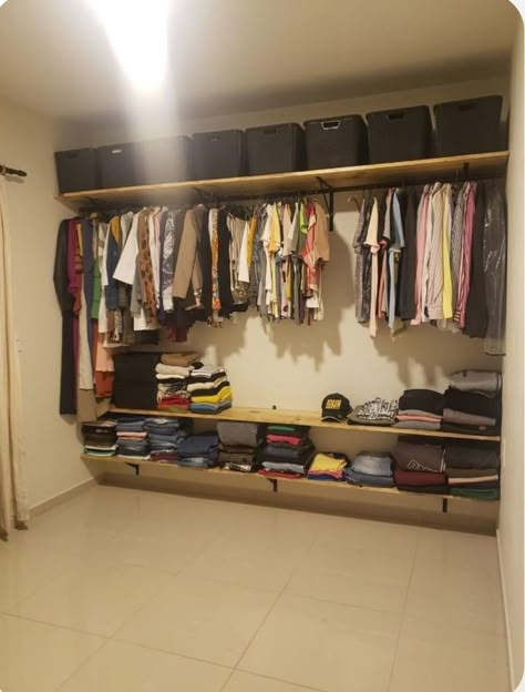 Diy Clothes Storage, Diy Wood Crafts, Mango Wood Furniture, Diy Kids Furniture, Walking Closet, Scrap Wood Crafts, Closet Design Layout, No Closet Solutions, Closet Renovation