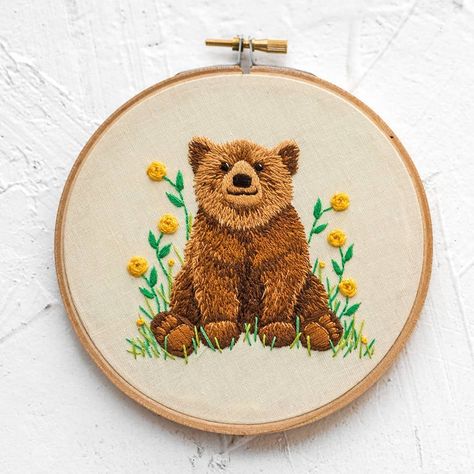 Swipe to see @myraandjean's start on this cute little bear cub pattern from my Craftsy class! If you want to try your hand at thread painting this cutie please follow the link in my profile to sign up! 🐻 Now my stitchy menagerie includes a bear, giraffe, fox and hedgehog. What would you like to see next?? #modernembroidery #bearcub #crafter #handembroidery #threadpainting #cutecritters Animal Embroidery Patterns, Embroidered Animals, Modern Hand Embroidery, 강아지 그림, Embroidery Stitches Tutorial, Hand Work Embroidery, Hand Embroidery Projects, Embroidery Patterns Vintage, Embroidery Gifts