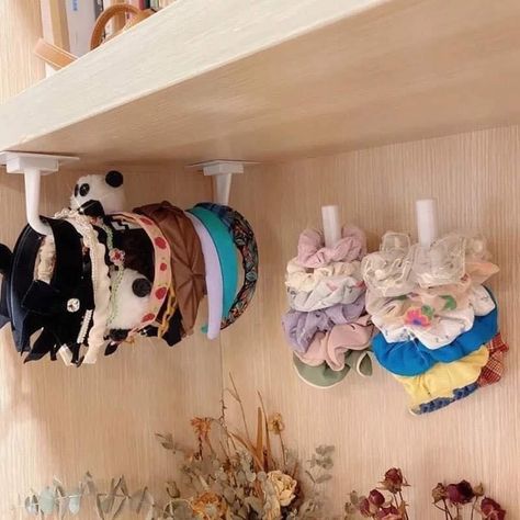 Diy Hair Accessories Organizer, Hair Accessories Organizer, Headband Storage, Scrunchie Holder, Headband Organizer, Hair Accessories Storage, Diy Room Decor For Teens, Easy Diy Room Decor, Accessories Organizer