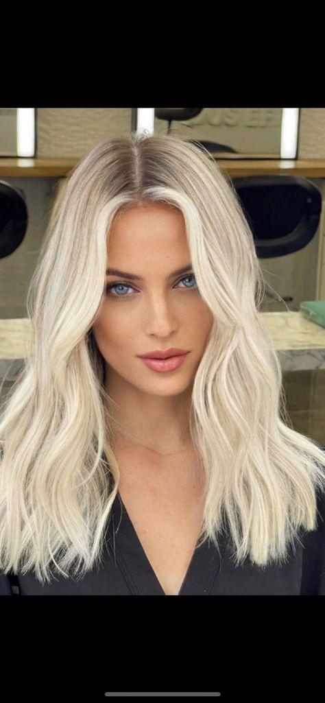 Milky Blonde Hair, Blonde Gif, Brown Hair Looks, Balayage Hair Blonde, Hair Blonde, Colored Hair, Balayage Hair, Hair Looks, New Hair