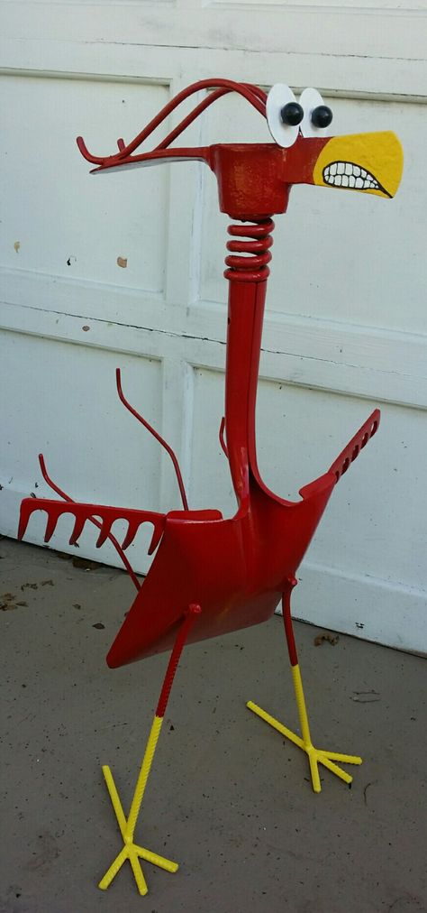 Recycled metal Red Rooster shovel rake junk art Metal Sculpture Artists, Welding Art Projects, Metal Yard Art, Metal Welding, Red Rooster, Metal Garden Art, Junk Art, Metal Art Welded, Metal Art Sculpture