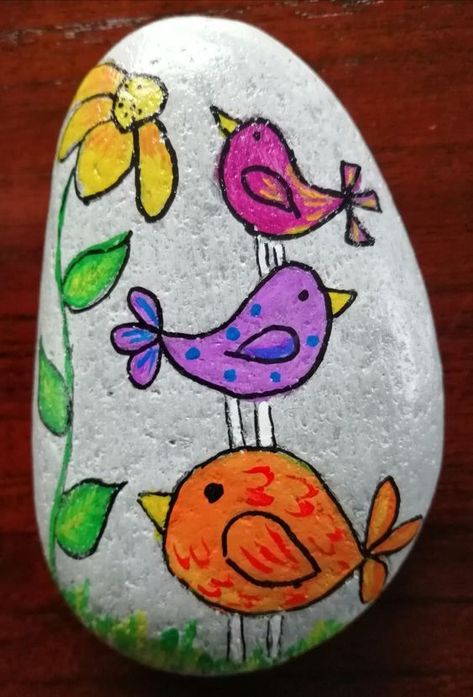 Bird Painted Rocks, Bird Rock Painting, Rock Painting Birds, Painted Garden Rocks, Garden Rock Art, Diy Rock Art, Painted Rock Animals, Stone Art Painting, Painted Rocks Kids