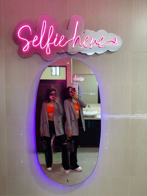 Selfie Point Ideas For Cafe, Nail Salon Prices, Beauty Shop Decor, Custom Mirror, Selfie Wall, Bakery Design Interior, Clothing Store Interior, Booth Decor, Nail Salon Decor