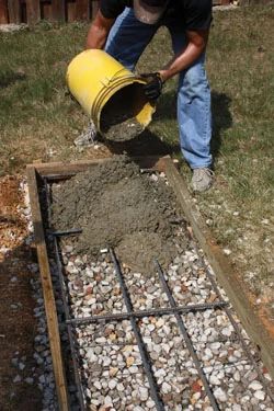 Diy Concrete Slab, Poured Concrete Patio, Concrete Bags, Cement Work, Concrete Work, Wood Walkway, Deck Steps, Cement Garden, Concrete Footings