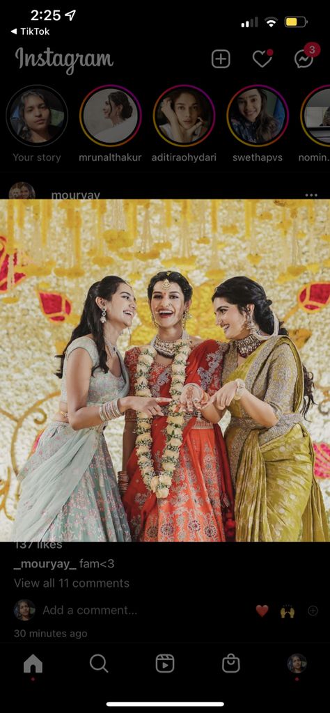 Telugu Wedding Bridesmaid, Telugu Bridesmaid, Saree Pattern, Saree Looks, Diy Floral Decor, Bride Photos Poses, Pre Wedding Photoshoot Outfit, Bride Photos, Telugu Wedding