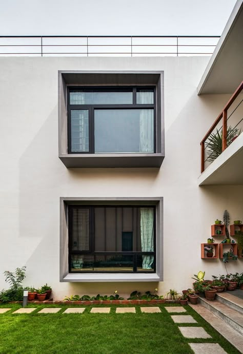 3 Coimbatore homes with the most unconventional architecture | Architectural Digest India Bay Window Exterior Ideas, Modern Windows Exterior, Modern Windows Design, Modern Bay Window, Bay Window Exterior, Bay Window Design, Modern Window Design, Modern Window Grill, Minimalist Window