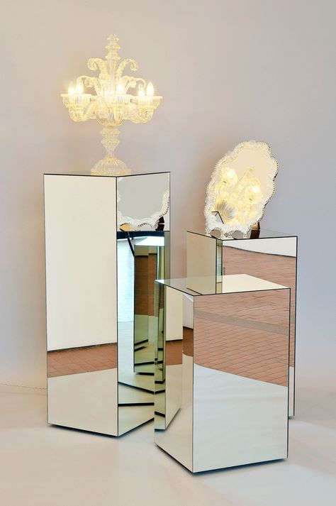 Mirrored Table Decor, Glass Candelabra, Bohemian Living Rooms, Mirror Box, Door Glass Design, Glass Top Coffee Table, Pretty Decor, Mirrored Furniture, Diy Crafts For Home Decor