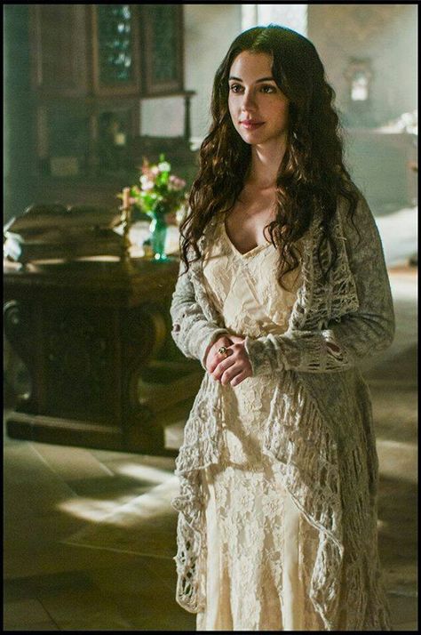 Reign Queen Mary Reign Dresses, Mary Reign Outfits, Mary Reign, Mary From Reign Dresses, Reign Costumes, Adelaide Kane Dress, Adelaide Kane Reign, Adelaide Kane Reign Dresses, Queen Mary Of Scots