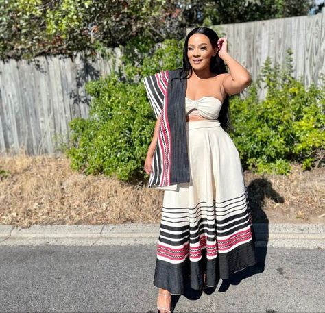 Umgidi Ideas, Xhosa Attire For Ladies, Modern Xhosa Attire, Zulu Traditional Attire, Xhosa Traditional Attire, Ancestral Healing, Posh Dresses, Xhosa Attire, South African Traditional Dresses