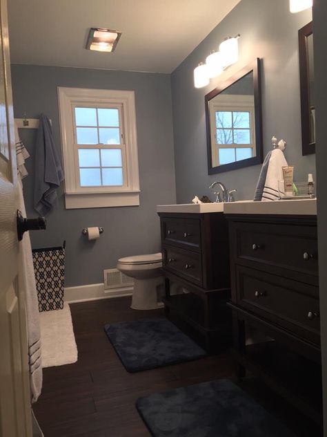 Love these blue gray walls. Paint color: wall Ovation by Behr marquee, eggshell. Trim Bakery Box by Behr Marquee, semi gloss. Bathroom Paint Colors Behr, Blue Bathroom Paint, Makeover Kamar Mandi, Orange Bathroom, Cottage Shabby Chic, Cheap Bathrooms, Bathroom Paint Colors, Bathroom Color, Room Paint Colors