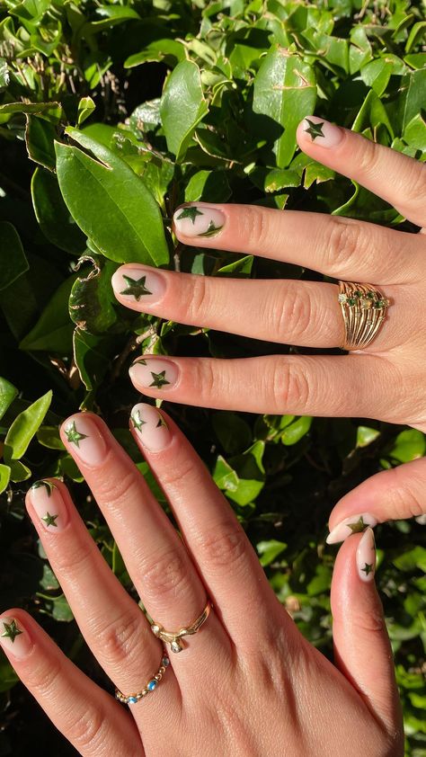 Rachel Sue Nails | green chrome stars using @nails_luxeofficial ⭐️ #nailart #chrome #chromestars #nailinspo #naturalnails #nailsofig #healthynails | Instagram Green Monochrome Nails, Green Stars Nails, Funky Green Nails, Chrome Nails With Stars, Nails Inspo Green, Nails Green Chrome, Green Star Nails, Green Chrome Nails Designs, Emerald Green Chrome Nails