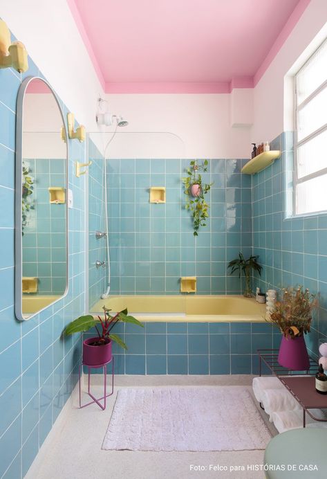 Retro Bathrooms, Bathroom Color, Urban Loft, Loft Living, Maximalism, Bathroom Colors, Painting Bathroom, Dream House Decor, Bathroom Organization