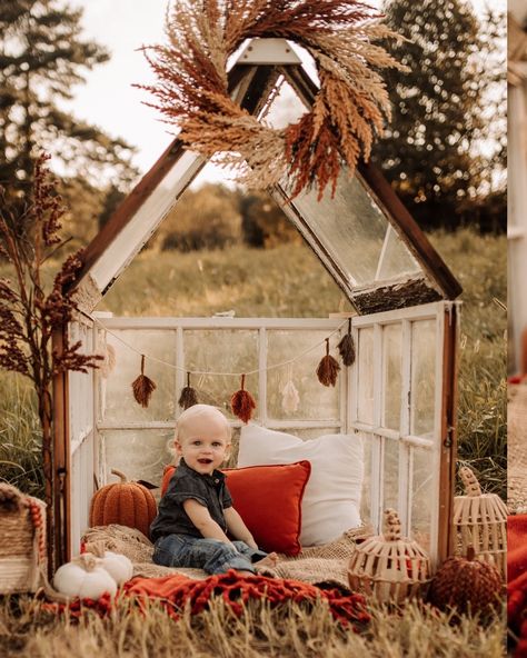 • Boho Mini Greenhouse Fall Sessions • $125 for 15 minutes Location between Mooresville nc and Troutman nc Message to book I’m so excited for these mini greenhouse fall sessions! They are a perfect way to capture your little ones this fall! Even the chickens wanted to be apart of this fun! These sessions are separate from the regular fall minis and will be held different dates at a different location. If you have already booked a regular mini session and wish to book a greenhouse mini a... Seasonal Mini Sessions, Fall Outdoor Mini Session Ideas, Boho Fall Mini Session Ideas, Fall Mini Photoshoot, Spooky Mini Session, Fall Photo Background, Mini Session Set Up, Unique Mini Sessions Photo Shoot, Fall Mini Sessions Set Up Simple