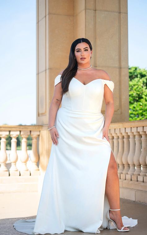 Elegant and refined, Style D3864 combines classic bridal sensibilities with modern designer features in this glamorous plus size column wedding dress. Classic Column, Top Wedding Dress Designers, Column Wedding Dress, Something Blue Bridal, Plus Size Brides, Timeless Wedding Dress, Plus Size Wedding Gowns, Essense Of Australia, Bridal Elegance