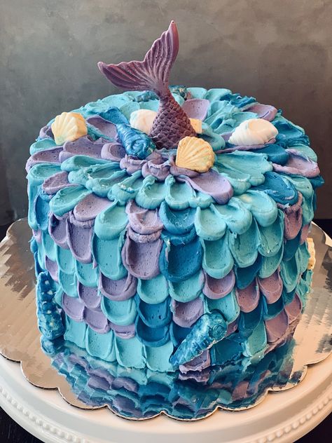 Mermaid Cake With Scales, Mermaid Cake Scales, Buttercream Mermaid Cake, Mermaid Scale Cake, Fondant Shells, Bell Pictures, Mermaid Unicorn, Birthday Mermaid, Twins Birthday