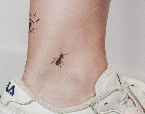 Are you looking for some amazing tattoo ant designs for your next tattoo? Here are a few ant tattoo ideas you will absolutely fall in love with. Tiny Ant Tattoo, Small Ant Tattoo, Ant Tattoo Small Cute, Ant Tattoo Design, Ant Drawing Cute, Simple Insect Tattoo, Ant Tattoo Cute, Small Insect Tattoo, Cute First Tattoo Ideas