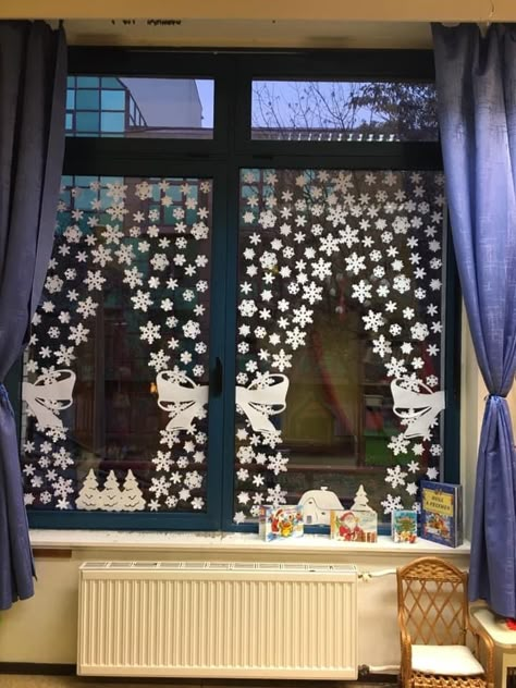 Graveside Decorations, Classroom Christmas Decorations, Christmas Window Painting, Christmas Window Decorations, Home Diy Ideas, Xmas Diy, Home Diy Decor, Budget Home, Christmas Classroom