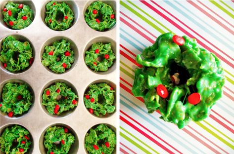 Today I am super excited to share my most favorite Christmas treat. I remember making these with my mom when I was a little thing, and they still tasted every bit as delicious when I made them with my girls this weekend! If I’m being brutally honest I think every variation on Rice Krispie treats... Corn Flakes Wreath Recipe, Corn Flake Wreaths, Cornflake Wreaths, Corn Flake, Wreath Cookies, Christmas Cookie Exchange, Christmas Treat, Xmas Cookies, Corn Flakes