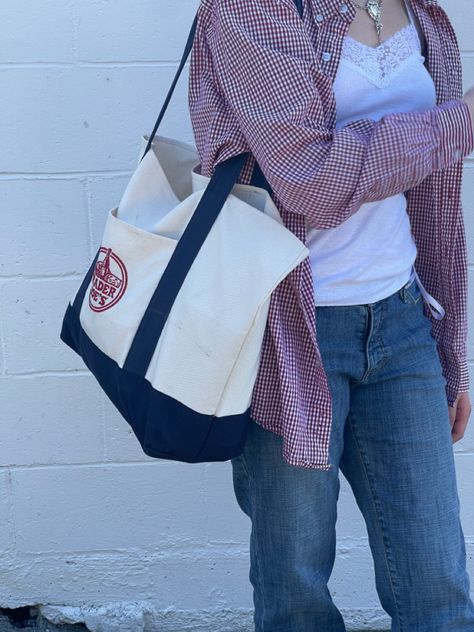 Trader joes tote bag with red plaid shirt #ootd#traderjoes#summer#candid#jeans#y2k#outfitinspo#outfitidea Trader Joes Tote Bag Outfit, Trader Joes Bag Aesthetic, Tote Bag Outfit Aesthetic, Red Plaid Shirt Outfit, Evie Aesthetic, Summer Picnic Outfit, Picnic Outfit Summer, Bag Campaign, Shirt Ootd