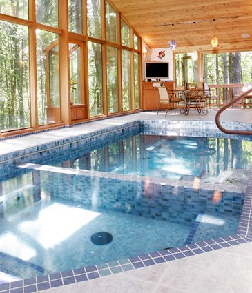 Tiled hot tub and pool in cedar pool room addition Solarium Pool, Indoor Pool Room, Lindal Cedar Homes, Pool Patio Furniture, Indoor Pool House, Swimming Pool Pond, Indoor Jacuzzi, Indoor Pool Design, Endless Pool