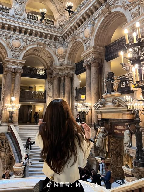 Paris Photo Ideas, Leni Klum, The Sistine Chapel, Vienna Travel, Museum Photography, The Creation Of Adam, Paris Dream, Paris Vibes, Money Girl