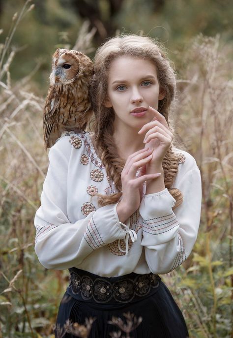 Community wall photos – 17,708 photos Bird On Shoulder, Owl Costume, Romantic Woman, Beautiful Owl, Romantic Outfit, Female Poses, Greek Goddess, Bird Photography, Drawing Poses