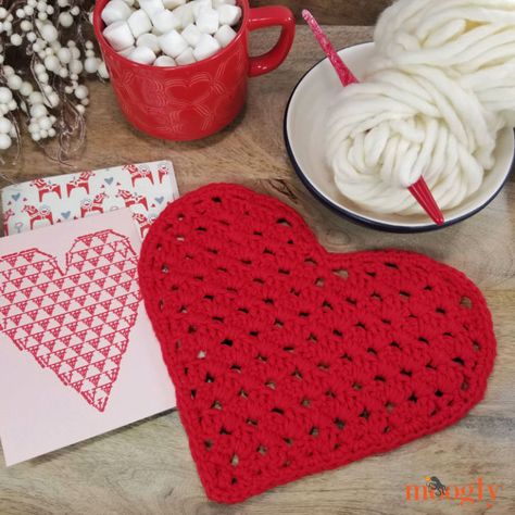 Heart Shaped Crochet, Crocheted Heart, Crochet Valentine Patterns, Granny Stitch, Crochet Heart Pattern, Dishcloth Crochet Pattern, Valentines Patterns, Crochet Dishcloth, Crochet Coaster Pattern