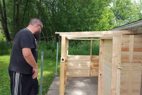 Can You Put A Chicken Coop On Concrete? (Pros and Cons!) - Clever Pet Owners Chicken Coop Concrete Floor, Chicken Coop With Concrete Floor, Concrete Floor Chicken Coop, Concrete Chicken Coop, Diy Walk In Chicken Coop, Chicken Enclosure, Chicken Pecking, Walk In Chicken Coop, Chicken Coop Garden