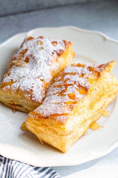 Air fryer puff pastry makes the perfect dessert! Throw puff pastry in the air fryer and serve with different toppings for an easy and delicious treat. Air Fryer Phyllo Recipes, Air Fryer Phyllo Dough Recipes, Air Fryer Cream Puffs, Puff Pastry In Air Fryer, Puff Pastry Recipes Air Fryer, Air Fryer Pastry Recipes, Airfryer Pastries, Airfryer Puff Pastry Recipes, Cronuts Puff Pastry