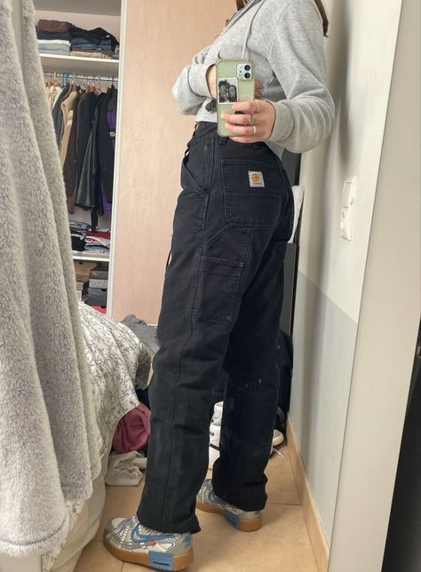 Carhatt Carhartt Double Knee Pants Outfit Black, Dickies Jacket Outfit Women, Black Carhartt Pants Outfit, Carhartt Pants Outfits Women, Dickies Carpenter Pants Outfit, Carhartt Clothes, Carhartt Outfit Woman, Carhartt Pants Outfit, Carhartt Women's Outfit