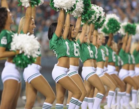 Philadelphia Eagles cheerleaders - rockin' the  kelly green. Eagles Cheerleaders Costume, Nfl Cheerleading, Philly Phanatic, Philadelphia Eagles Cheerleaders, Eagles Philadelphia, Eagles Cheerleaders, Sideline Cheer, Cheerleader Outfit, Women In Sports