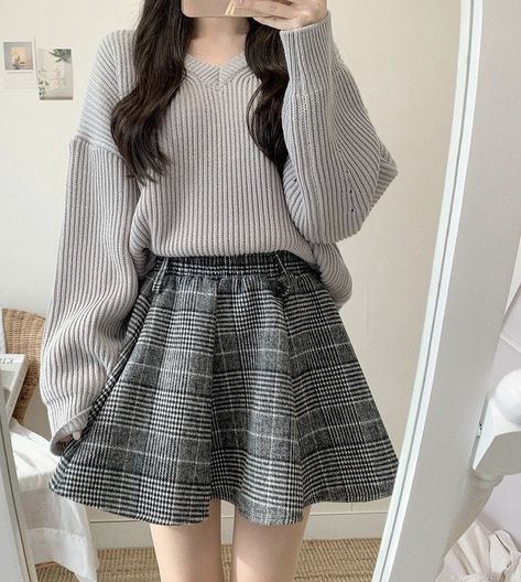 Korean Clothing Style Cute, Date Outfit Cute Korean, Skirts Korean Style, Simple Girly Outfits Winter, Korean Cute Skirt Outfit, Casual Girly Outfits Korean, Cute Korean Skirt Outfits, Korean Fashion Cute Girly, Korean Casual Outfits Girl