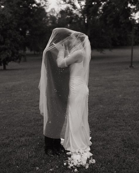 I don’t know if I’ve ever shared a post dedicated to just black and whites but these were too good not to✨ Styled by: @ajphotography_____ and @photosbynatalierutherford Venue: @allandalemansion Models: @brayden_104 @carl_avalanche Florals: @vesselfloraldesign Hair: @sara.styleshair Makeup: @aestheticsbyhannah (Documentary wedding photography, tn wedding photographer, old money wedding, elopement photographer) Elopement Film Photography, Documentary Style Wedding Photography, Old Film Wedding Photos, Documentary Style Elopement Photography, Wedding Photos Documentary, Documentary Wedding Photos, Wedding Money, Fairy Wedding, Courthouse Wedding