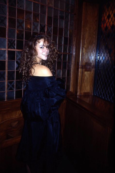 Mariah Carey Hair, Mariah Carey 1990, Mariah Carey 90s, Hotel In London, 90s Hairstyles, Columbia Records, Mtv Videos, Mtv Video Music Award, American Music Awards