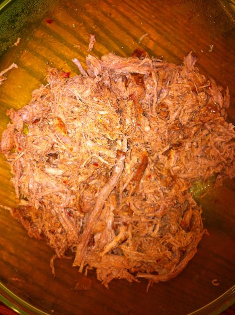 North Carolina Pulled Pork, Carolina Recipes, Carolina Pulled Pork, Halal Chicken, Carolina Bbq Sauce, Crock Pot Pulled Pork Recipe, Crockpot Pulled Pork, Crockpot Cooking, Slow Cooker Pulled Pork