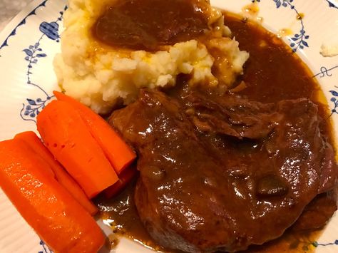 This souper -easy pot roast will satisfy    your need for yummy comfort food.      It takes only 5 minutes to put together.    I used the ... Rita Recipe, Golden Mushroom, Mushroom Wine Sauce, Golden Mushroom Soup, Easy Pot Roast, Berry Compote, Crockpot Roast, Wine Sauce, Yummy Comfort Food