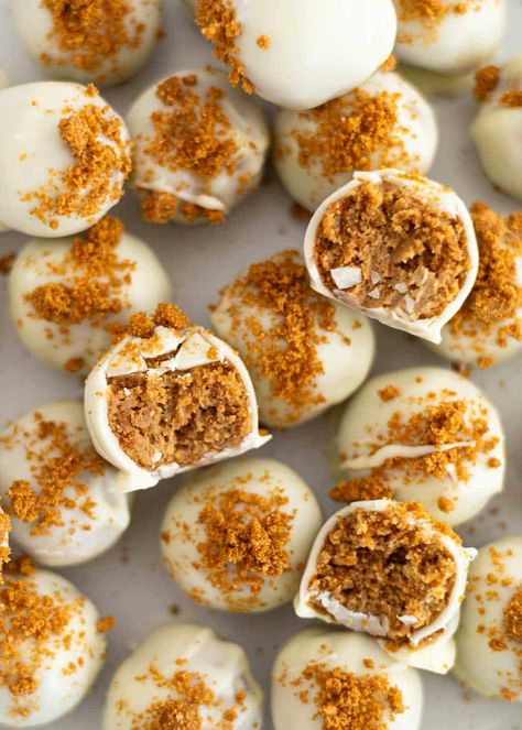 Biscoff Truffles - Makyla Creates Vanilla Wafer Truffles, Biscoff Cheesecake Balls, Biscoff Truffle Balls, Biscoff Truffles Recipe, Diy Truffles Recipes, Biscoff Balls, Champagne Cake Pops, Homemade Gift Ideas For Christmas, Biscoff Truffles