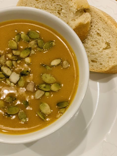 Thai-Inspired Roasted Acorn Squash Soup (Vegan) Squash Soup Vegan, Soup Recipe Vegan, Best Pie Crust Recipe, Acorn Squash Soup, Best Apple Crisp Recipe, Vegan Potato Soup, Easy Vegan Soup, Best Potato Soup, Roasted Acorn Squash