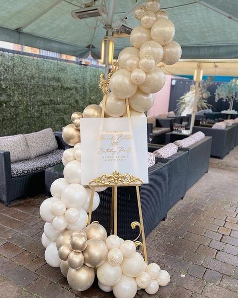 Balloon Walls, Bautizo Ideas, Diy Easel, Awards Banquet, Champagne Balloons, Idee Babyshower, Entrance Ideas, Diy Balloon Decorations, Birthday Party Theme Decorations