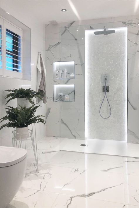 Mother Of Pearl Bathroom, Pearl Bathroom, Marble Bathrooms, Bathroom Wall Tiles, Mother Of Pearl Mosaic, White Mosaic Tiles, White Marble Bathrooms, Shower Rooms, White Bathroom Tiles