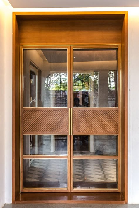 Wood Sliding Window, Wooden Sliding Partition, Wooden Glass Door, Wooden Partition, Glass Entrance Doors, Glass Door Design, Modern Entrance Door, Doors Interior Modern, Entrance Door Design