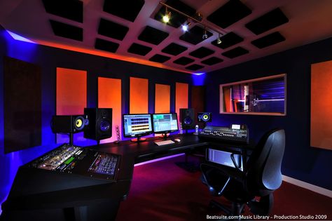 General good vibe for a control room. Music Studio Lighting, Studio Lighting Setups, Wallpaper Studio, Recording Studio Setup, Home Studio Ideas, Sound Equipment, Recording Studio Design, Recording Studio Home, Home Studio Setup