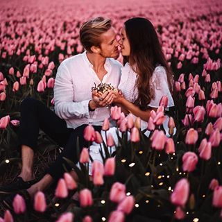 Travel Couples Adventure (@earthcouples) • Instagram photos and videos Photoshoot Wallpaper, Zicxa Photos, Farm Engagement Photos, Tulips Images, Field Engagement Photos, Amsterdam Photos, Field Photoshoot, Tulip Field, Spring Photoshoot