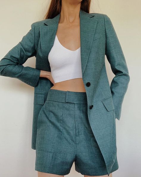 Annemiek Kessels on Instagram: “Suit obsession.. #Suistudio” Easy Style, Elegante Casual, Blazer And Shorts, Mode Inspiration, Instagram Fashion, Look Fashion, Suits For Women, Women's Blazer, Fashion Looks