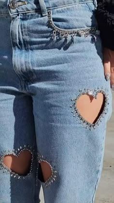 The amazing DIY jeans. Decorate Jeans, Diy Jeans, Jeans Diy, Amazing Diy, The Amazing